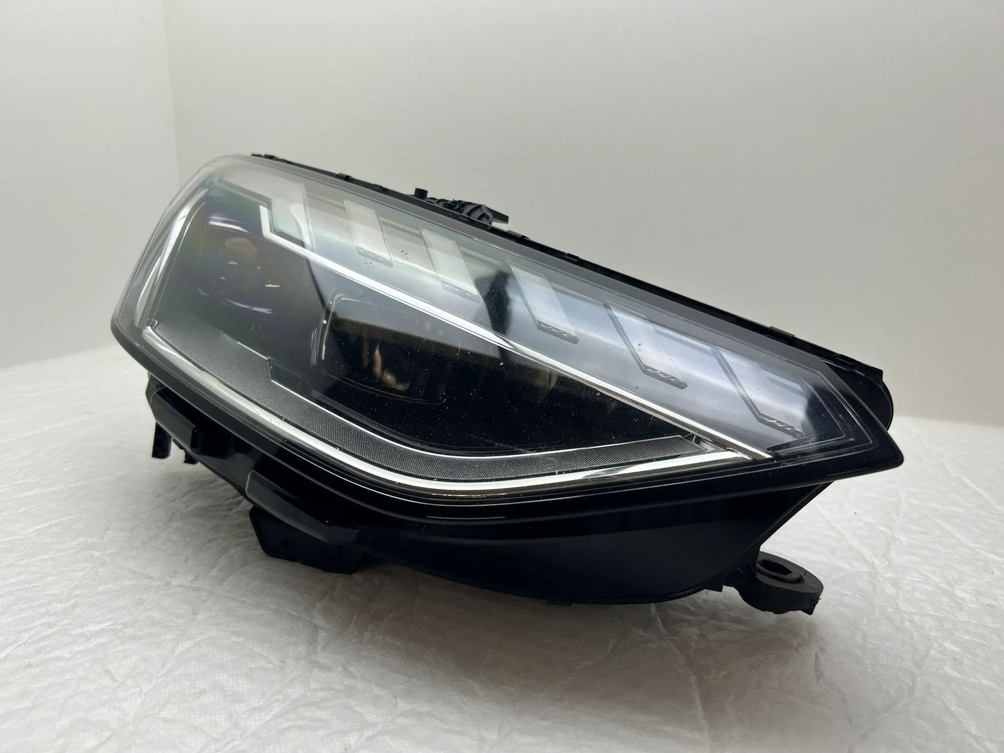 Original Audi A4 B9 8W LED Scheinwerfer rechts 8W0941034D
