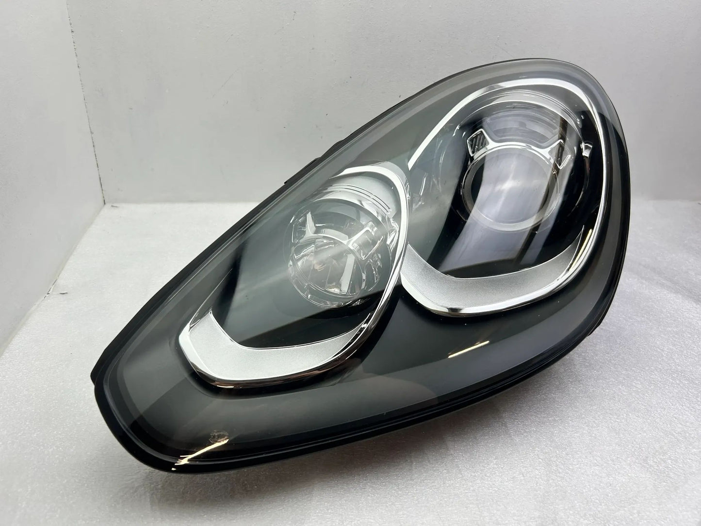 Porsche Cayenne Xenon Scheinwerfer links rechts 7P5941751F