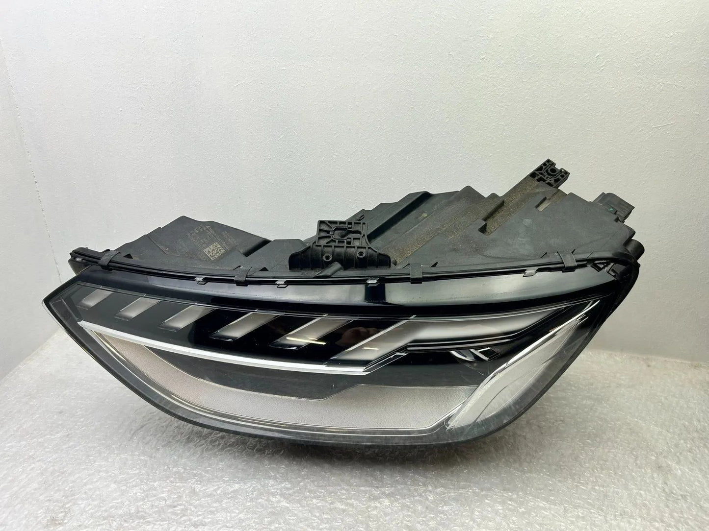 Original Audi A4 8W B9 LED Scheinwerfer links 8W0941033D