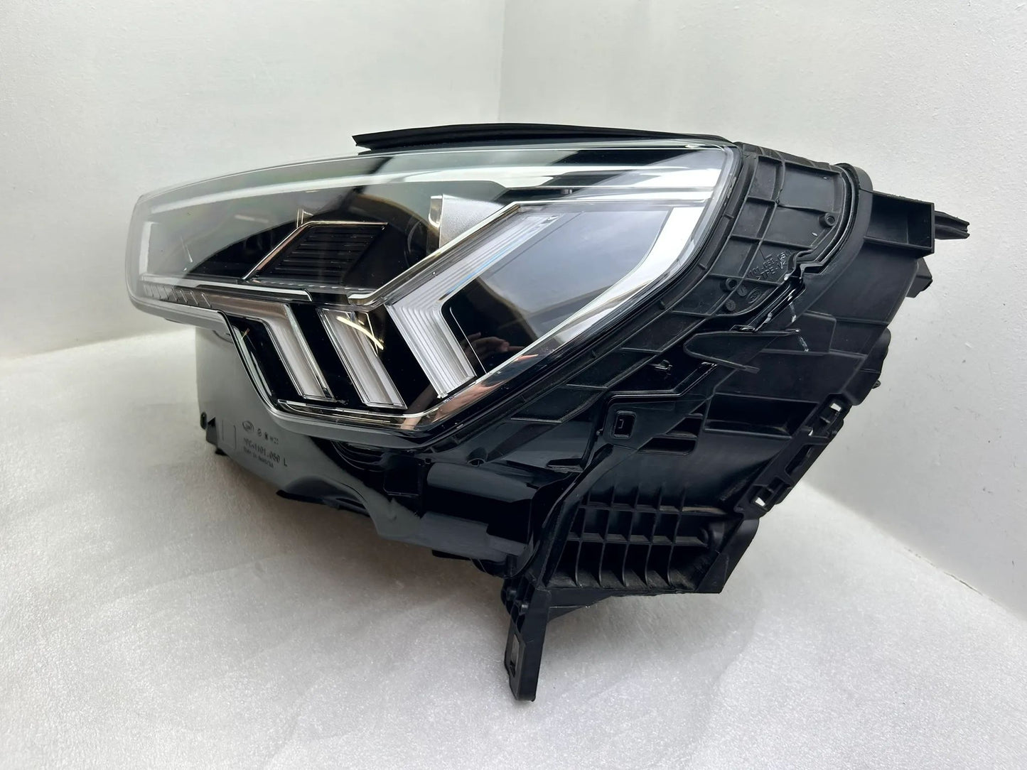 Original Audi Q3 83A LED Scheinwerfer links 83A941033