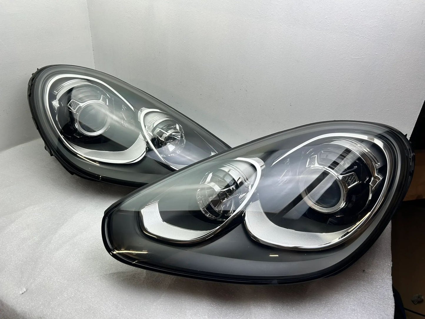 Porsche Cayenne Xenon Scheinwerfer links rechts 7P5941751F