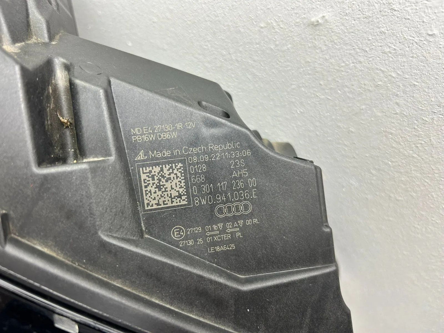 Original Audi A4 B9 8W LED Scheinwerfer rechts 8W0941036E