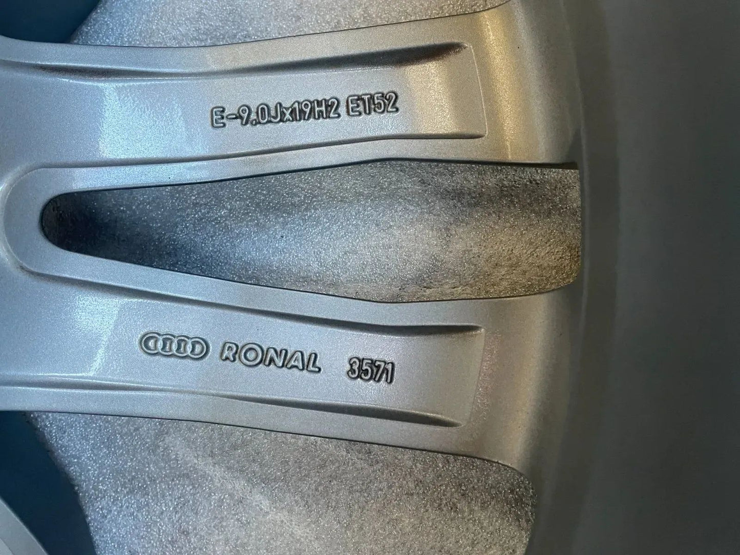 1x Audi TT 8s Alufelge 9Jx19 Zoll ET52 / 8S0601025BF BG Q R