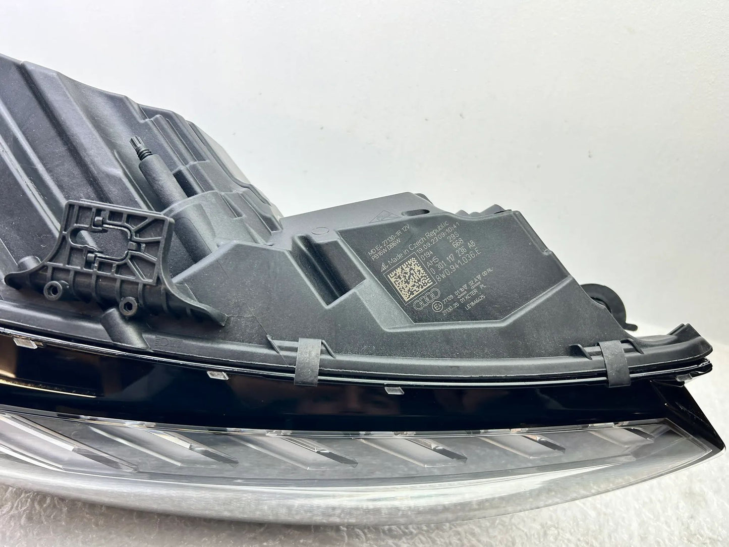 Original Audi A4 B9 8W LED Matrix Scheinwerfer rechts 8W0941036E