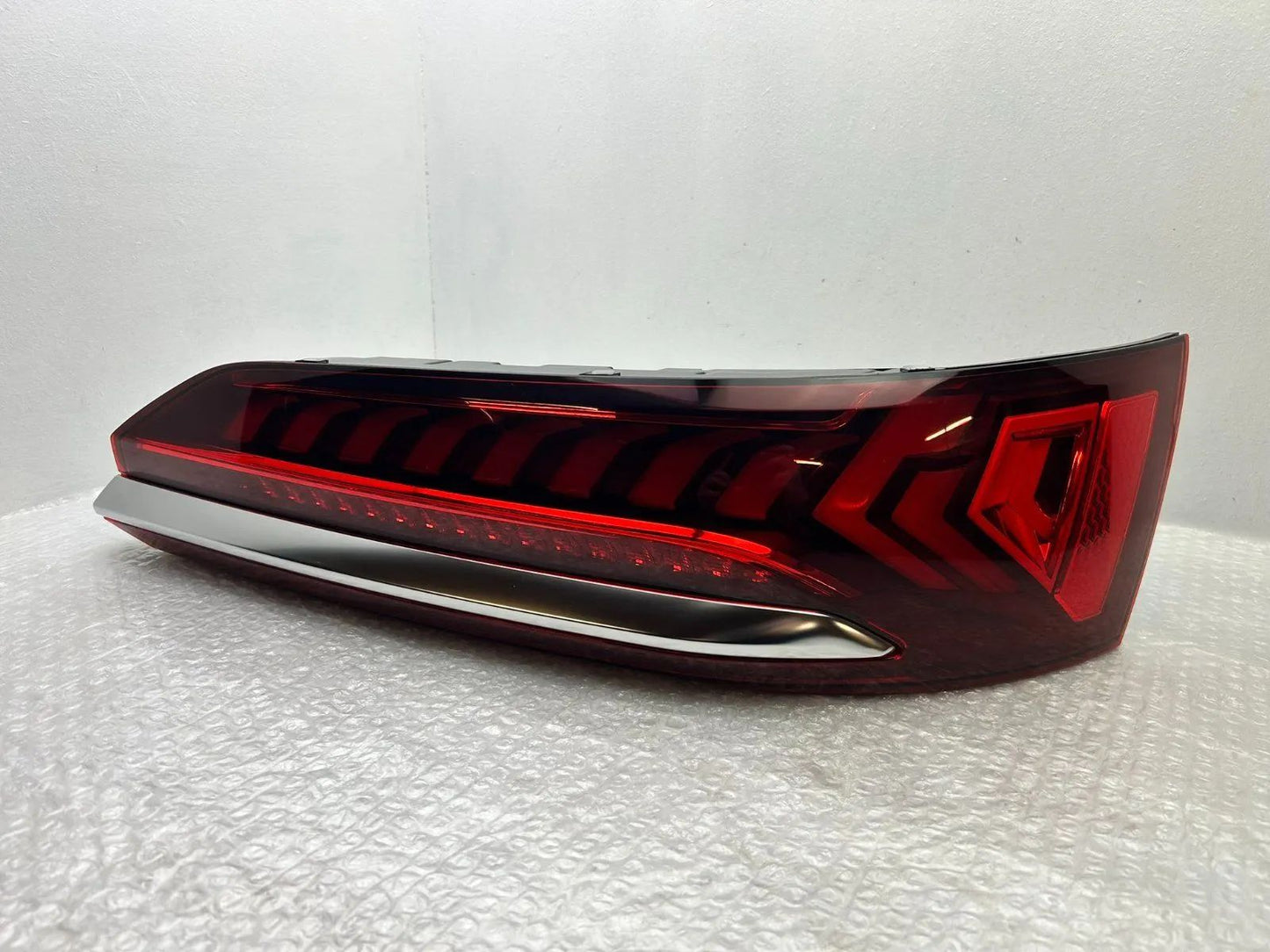 Original Audi Q7 4M LED Rückleuchte Rücklicht rechts 4M0945076