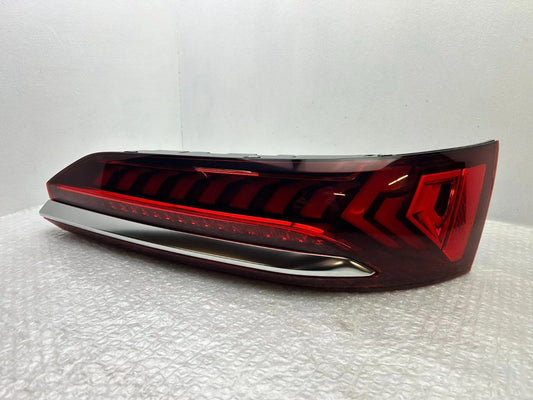 Original Audi Q7 4M LED Rückleuchte Rücklicht rechts 4M0945076