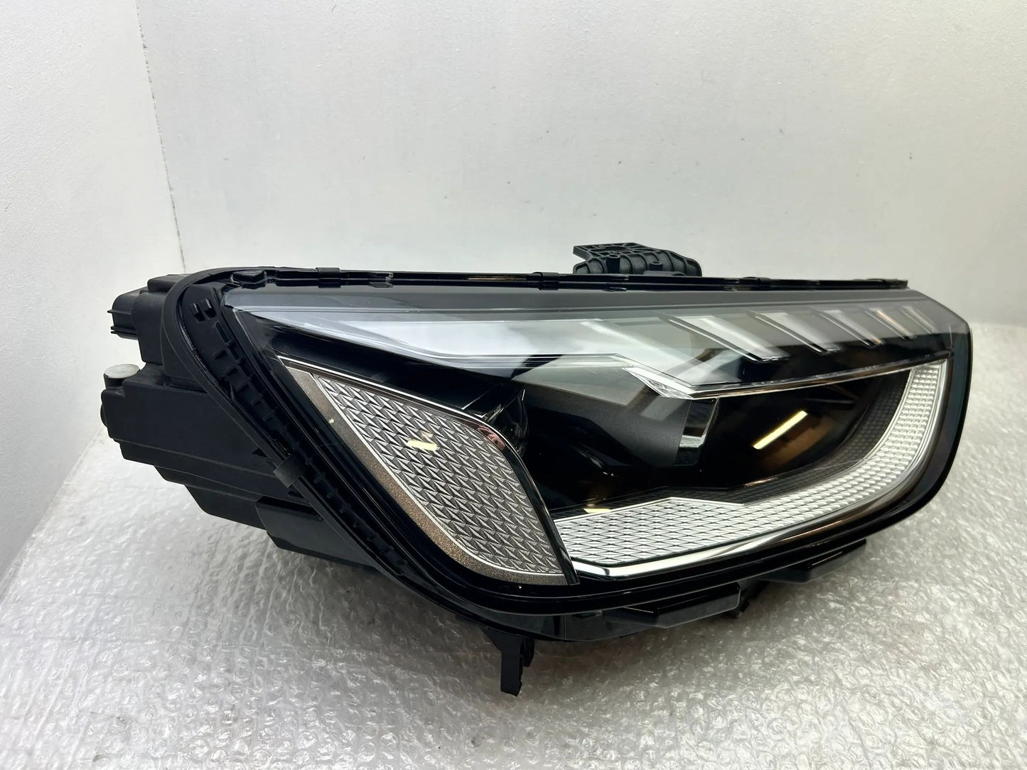 Original Audi A4 B9 8W LED Matrix Scheinwerfer rechts 8W0941036E