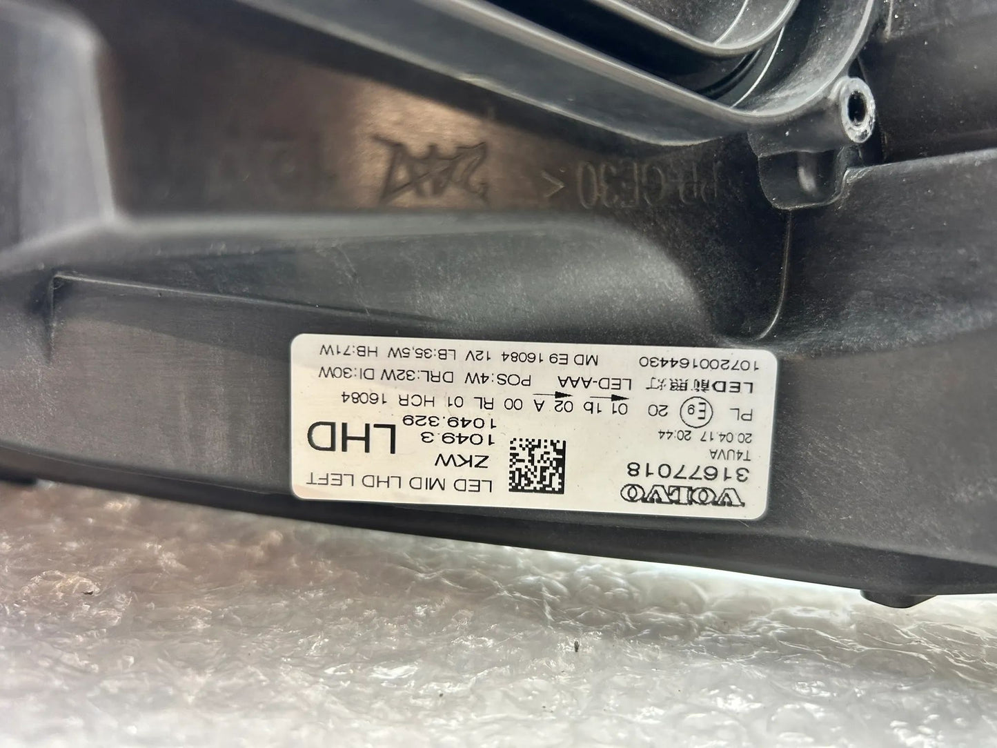 Original Volvo V40 LED Frontscheinwerfer links 31677018