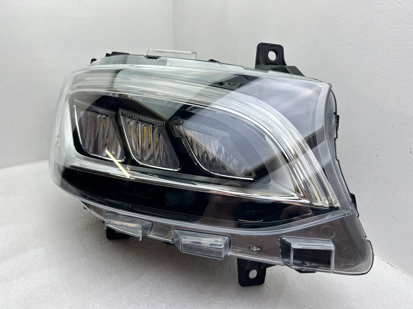 Mercedes Sprinter W910 W907 LED Scheinwerfer rechts A9109067200