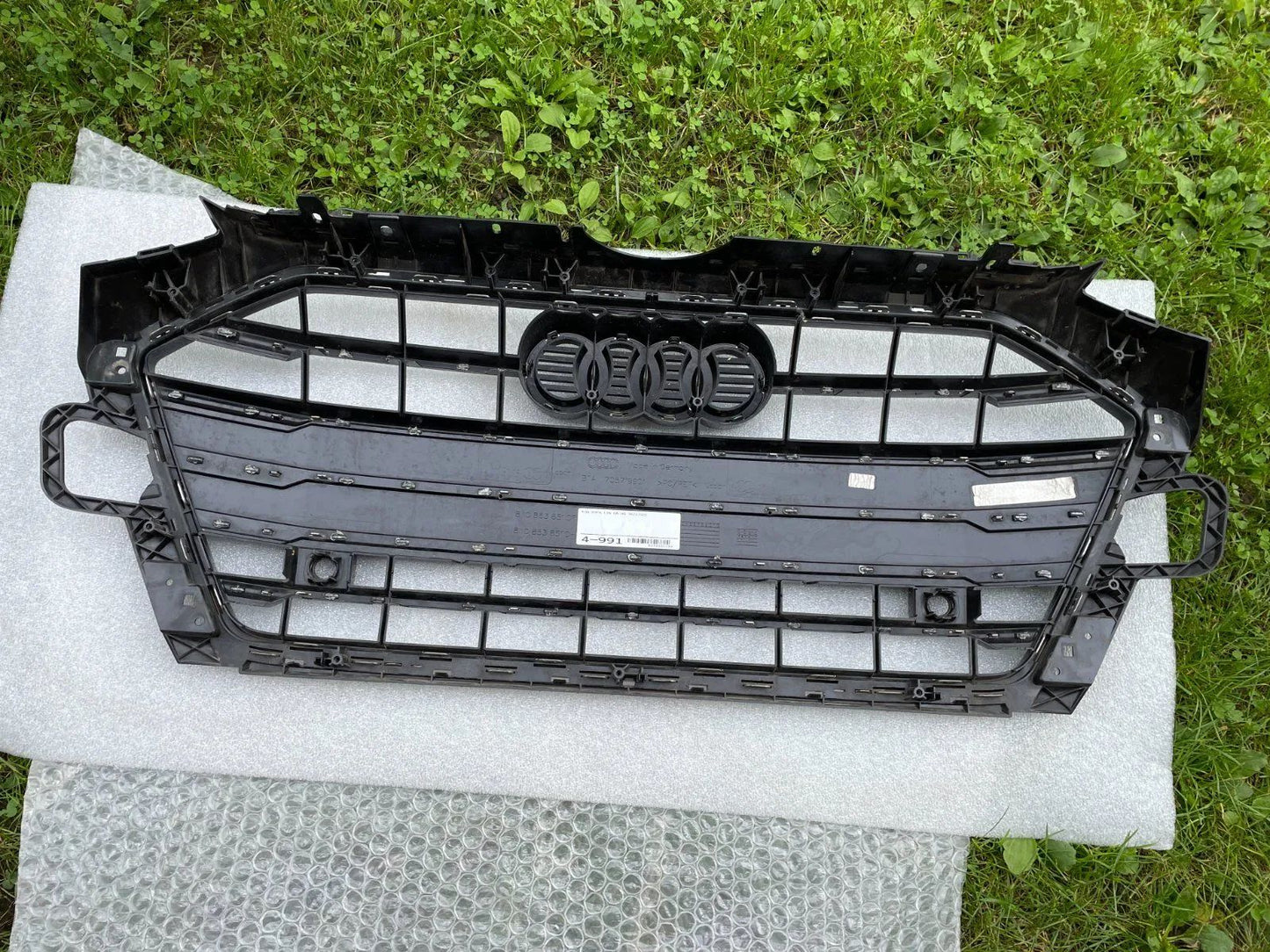 Original Audi A4 B9 8W Kühlergrill Frontgrill Grill 8W0853654DF