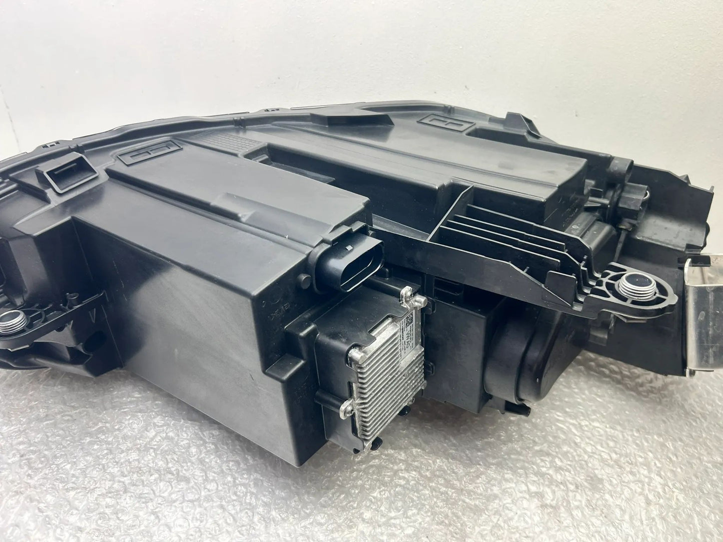 Original VW Passat B9 LED Scheinwerfer links 3J1941005