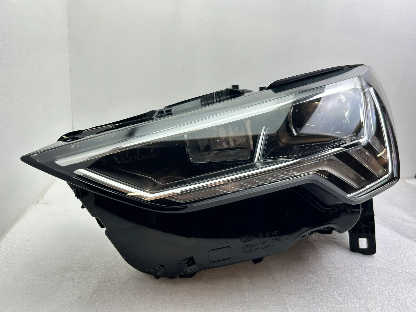 Original Audi Q3 83A LED Scheinwerfer links 83A941033