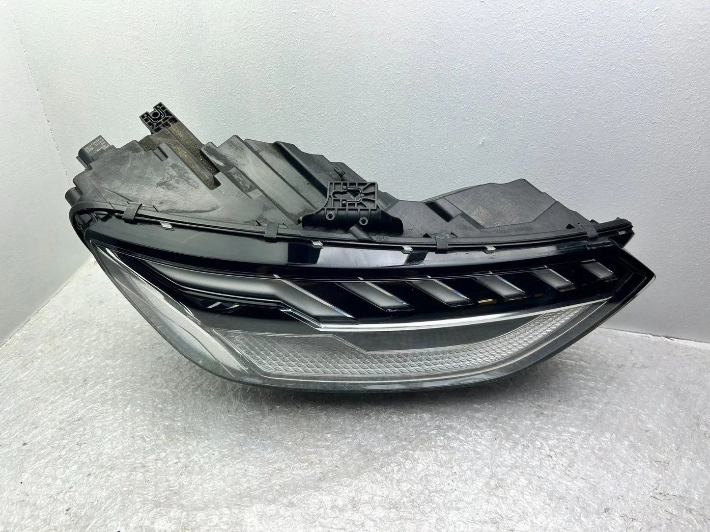 Original Audi A4 B9 8W LED Scheinwerfer rechts 8W0941036E
